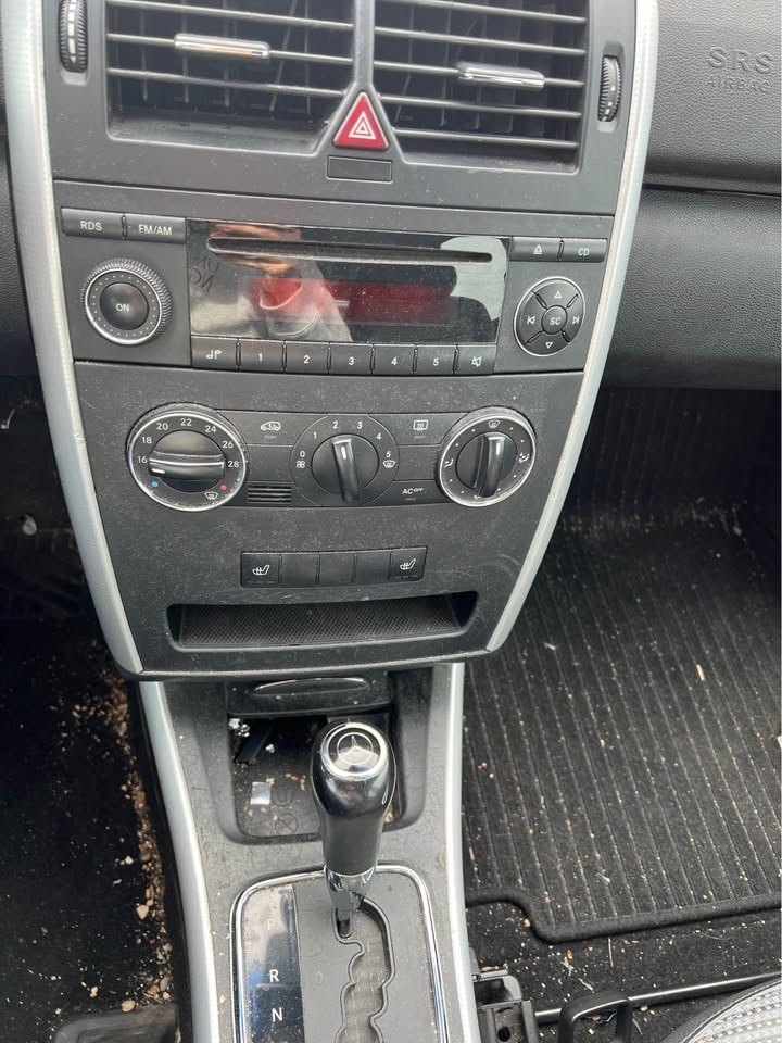 MERCEDES-BENZ A 160 CDI Avantgarde-image-12