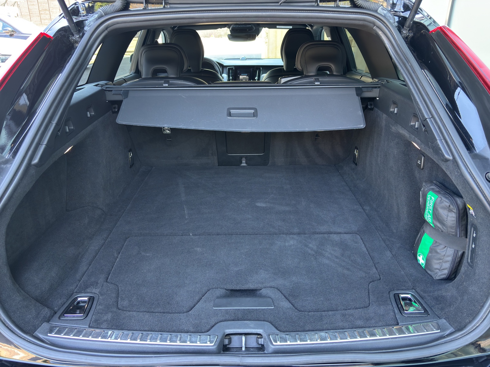 VOLVO V90 2.0 T6 R-Design AWD-image-12