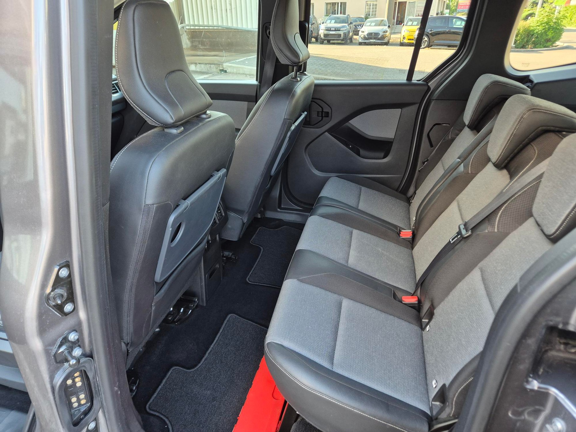 RENAULT Kangoo Kombi 1.3 TCe 130 Intens-image-9