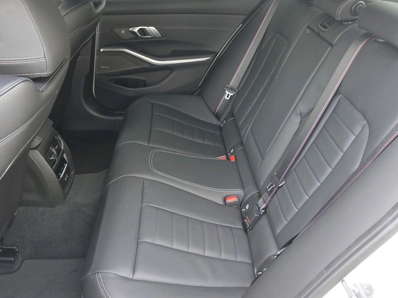 BMW 330d xDrive-image-13