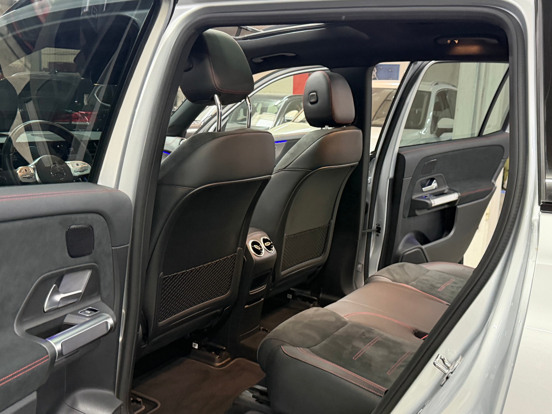 MERCEDES-BENZ EQB 350 4Matic-image-12