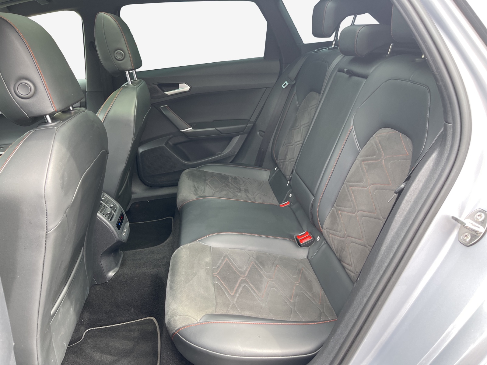 SEAT Leon ST 1.5 eTSI mHEV DSG Hola FR-image-11
