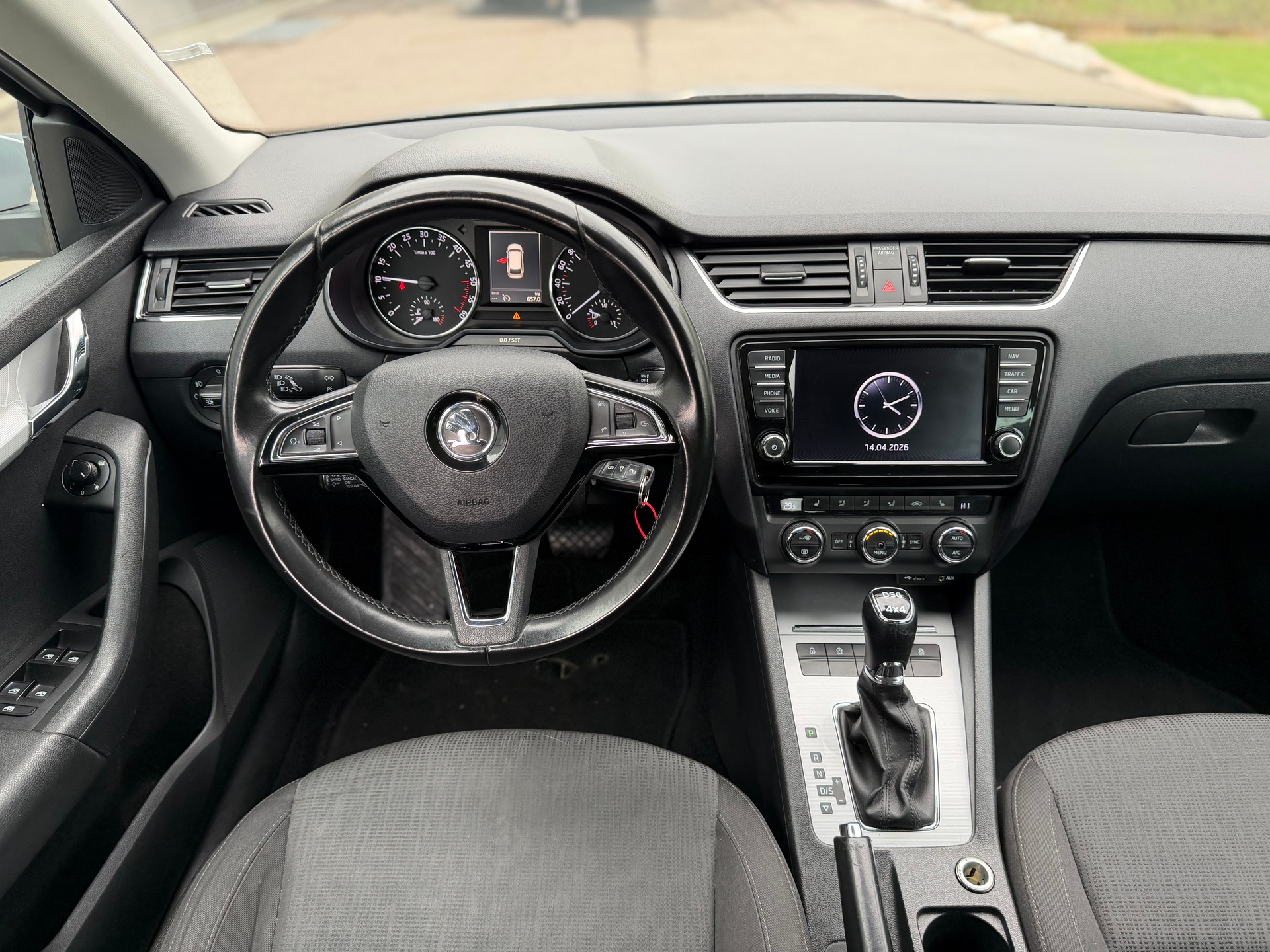 SKODA Octavia Combi 2.0 TDI Ambition 4x4 DSG-image-7
