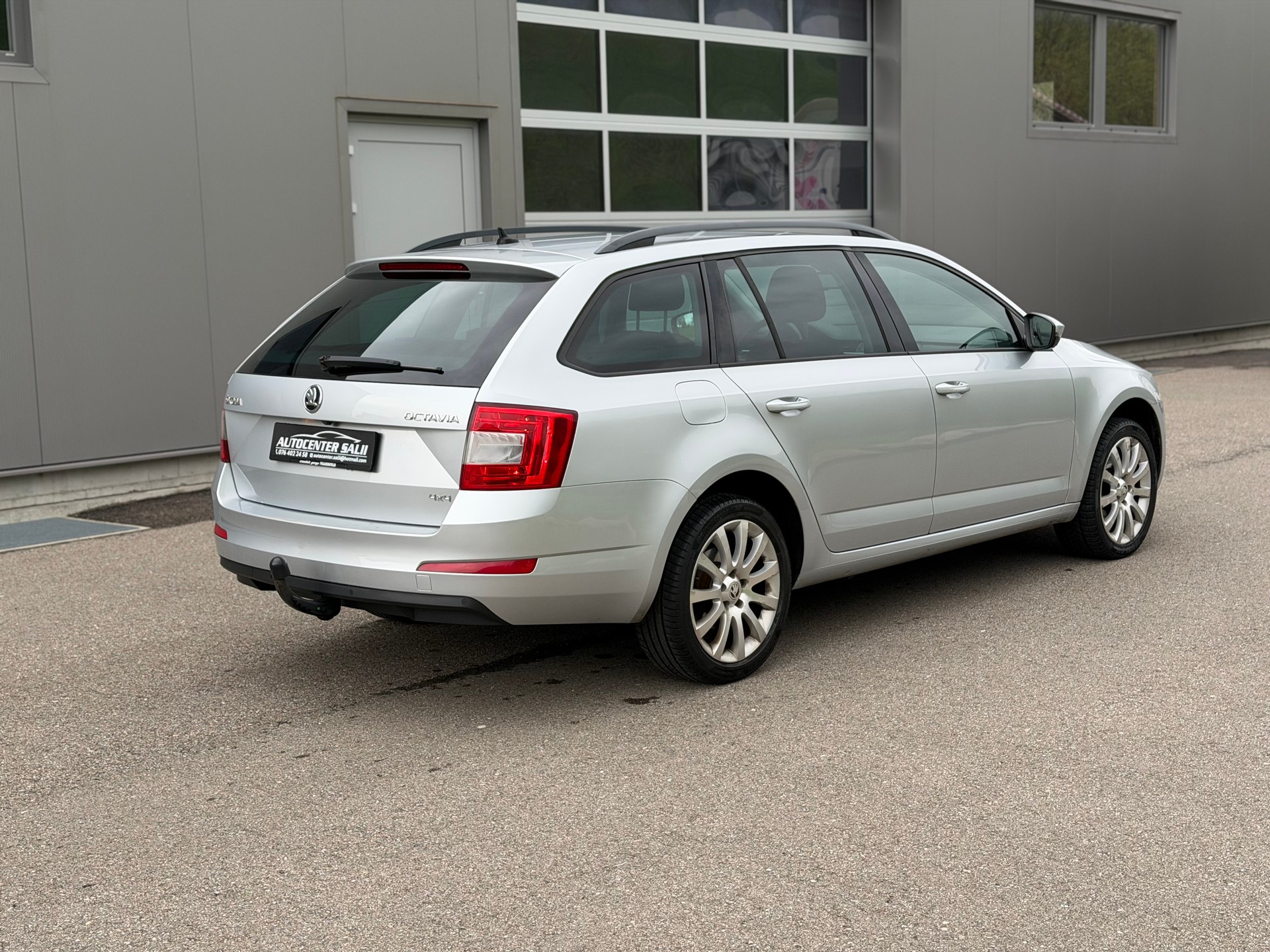 SKODA Octavia Combi 2.0 TDI Ambition 4x4 DSG-image-3