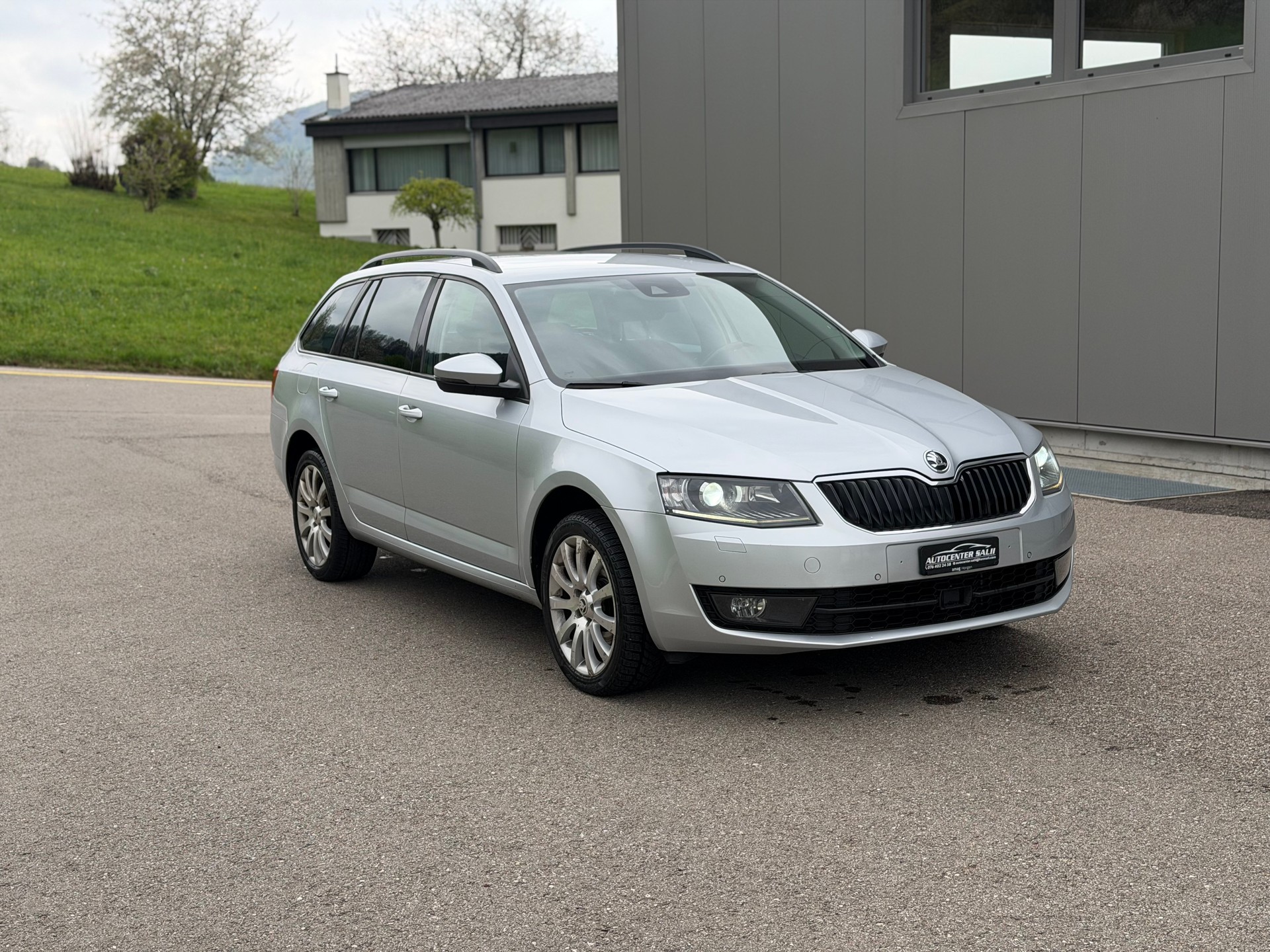 SKODA Octavia Combi 2.0 TDI Ambition 4x4 DSG-image-2
