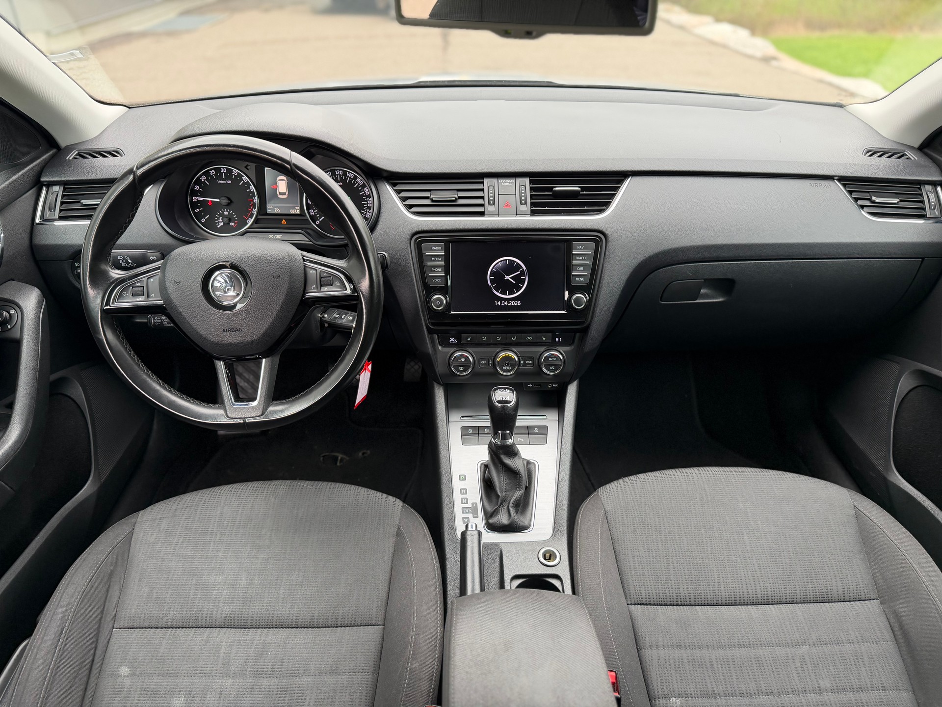 SKODA Octavia Combi 2.0 TDI Ambition 4x4 DSG-image-5