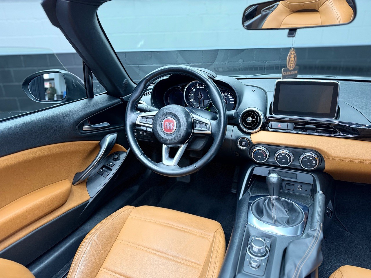 FIAT 124 Spider 1.4 TB Lusso | Rückfahrkamera | Cabrio - ideales Sommerfahrzeug aus 1. Hand-image-16