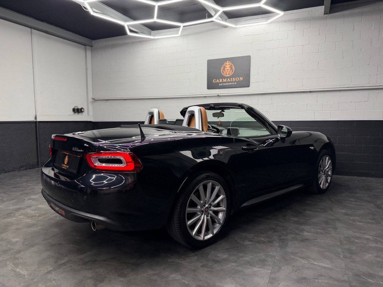 FIAT 124 Spider 1.4 TB Lusso | Rückfahrkamera | Cabrio - ideales Sommerfahrzeug aus 1. Hand-image-9
