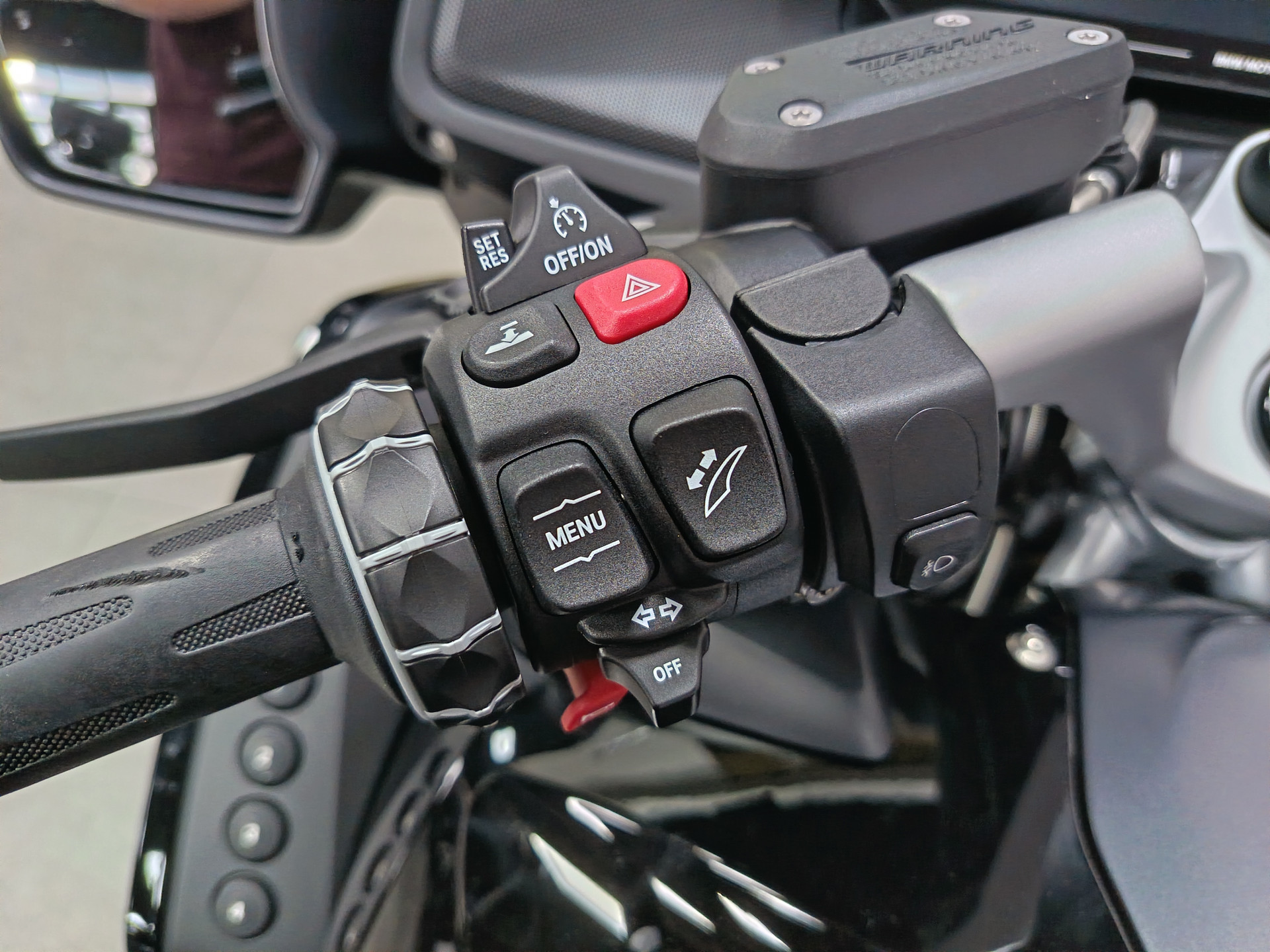 BMW R 1250 RT Triple Black *** Entretien inclus 09.2028 ou 40.000 km ***-image-6