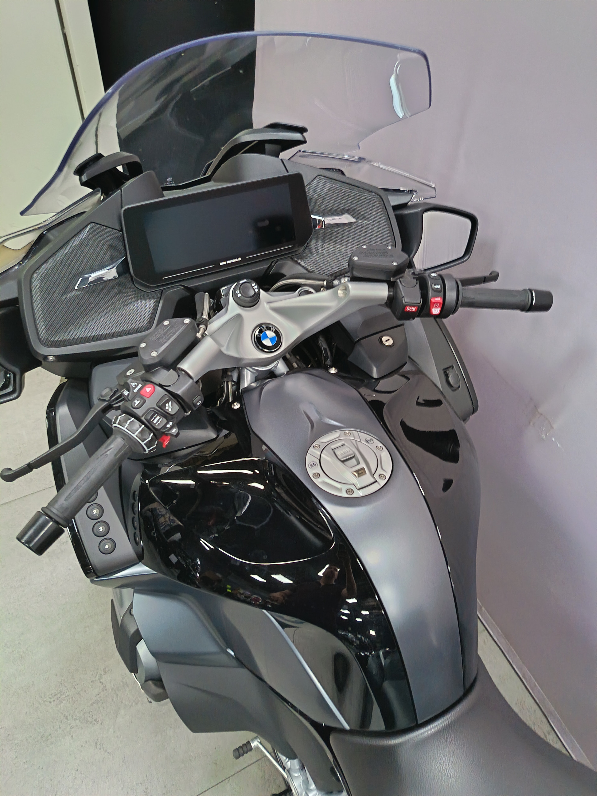 BMW R 1250 RT Triple Black *** Entretien inclus 09.2028 ou 40.000 km ***-image-4