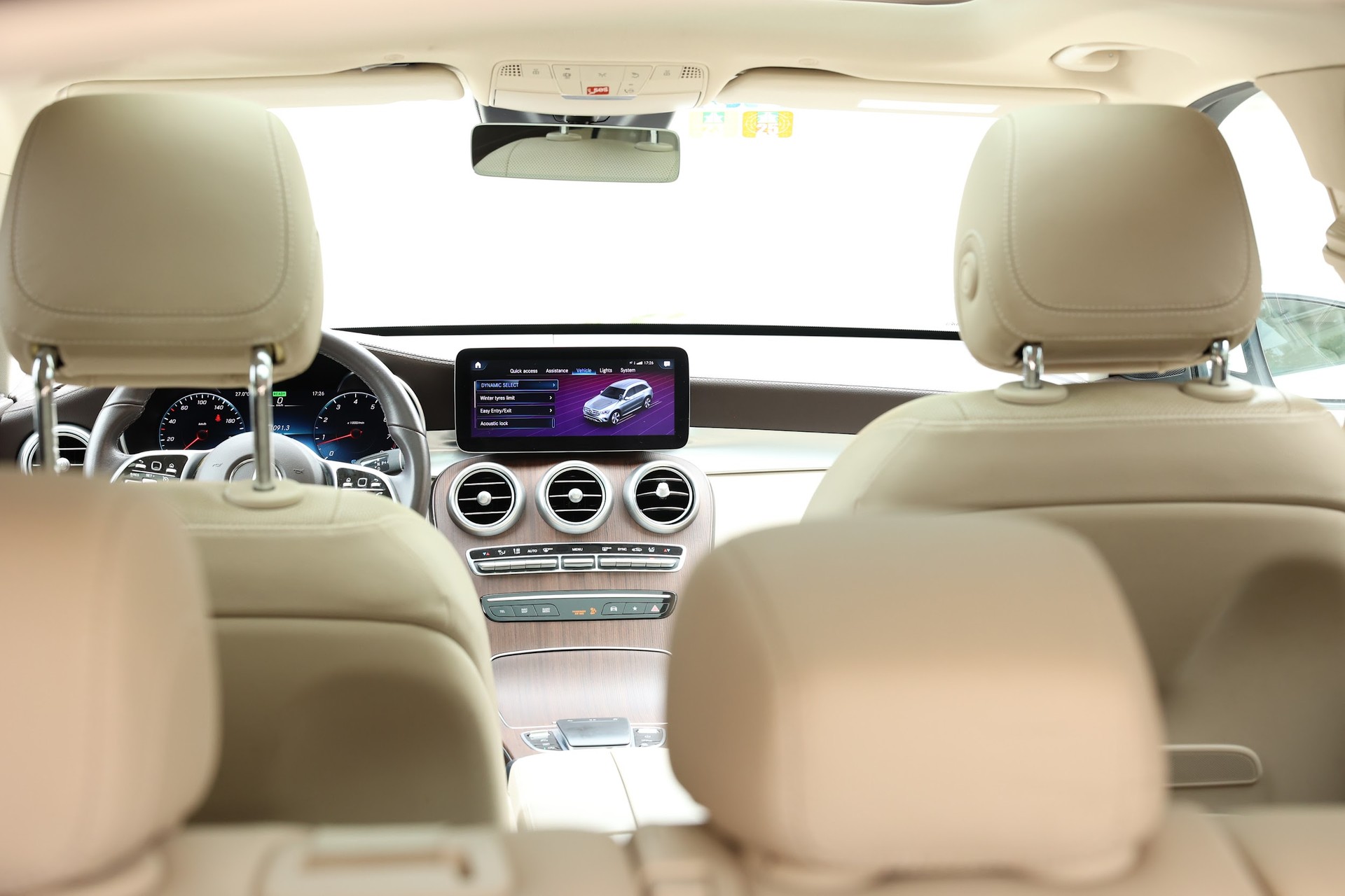 MERCEDES-BENZ GLC 200 4MATIC AMG Line-image-5