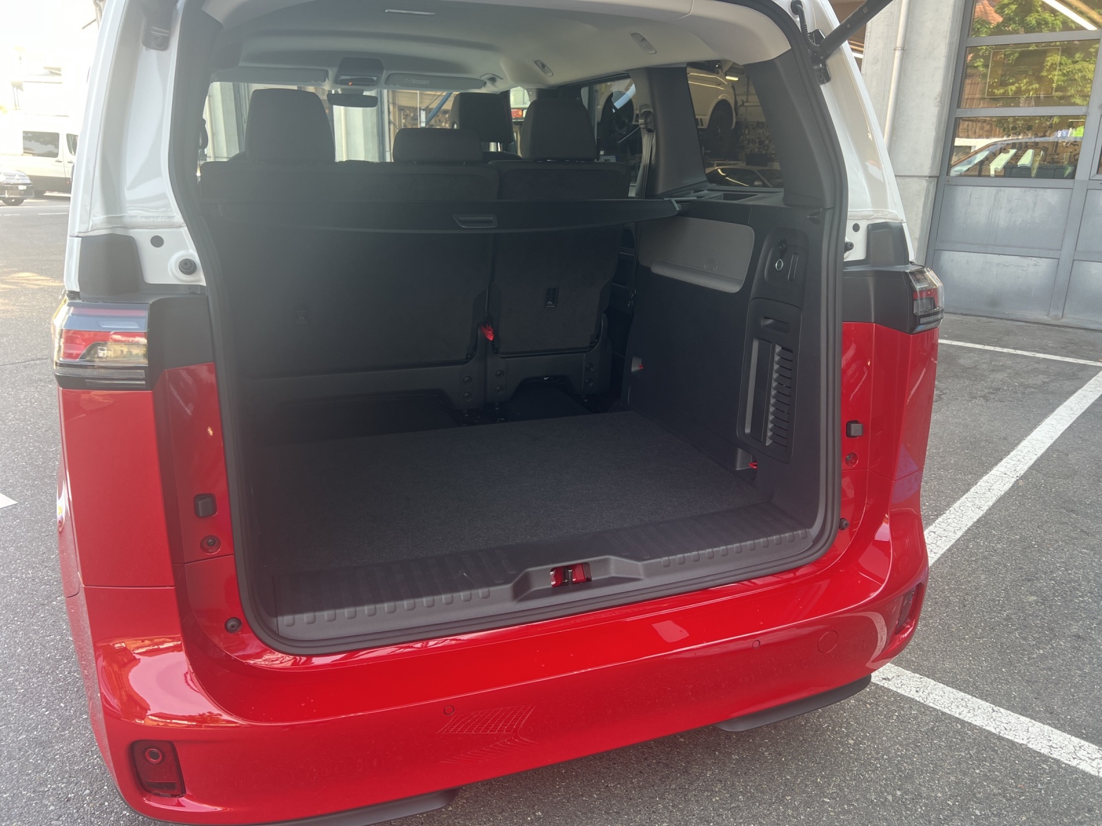 VW ID.Buzz NWB Pro 4 Motion-image-9