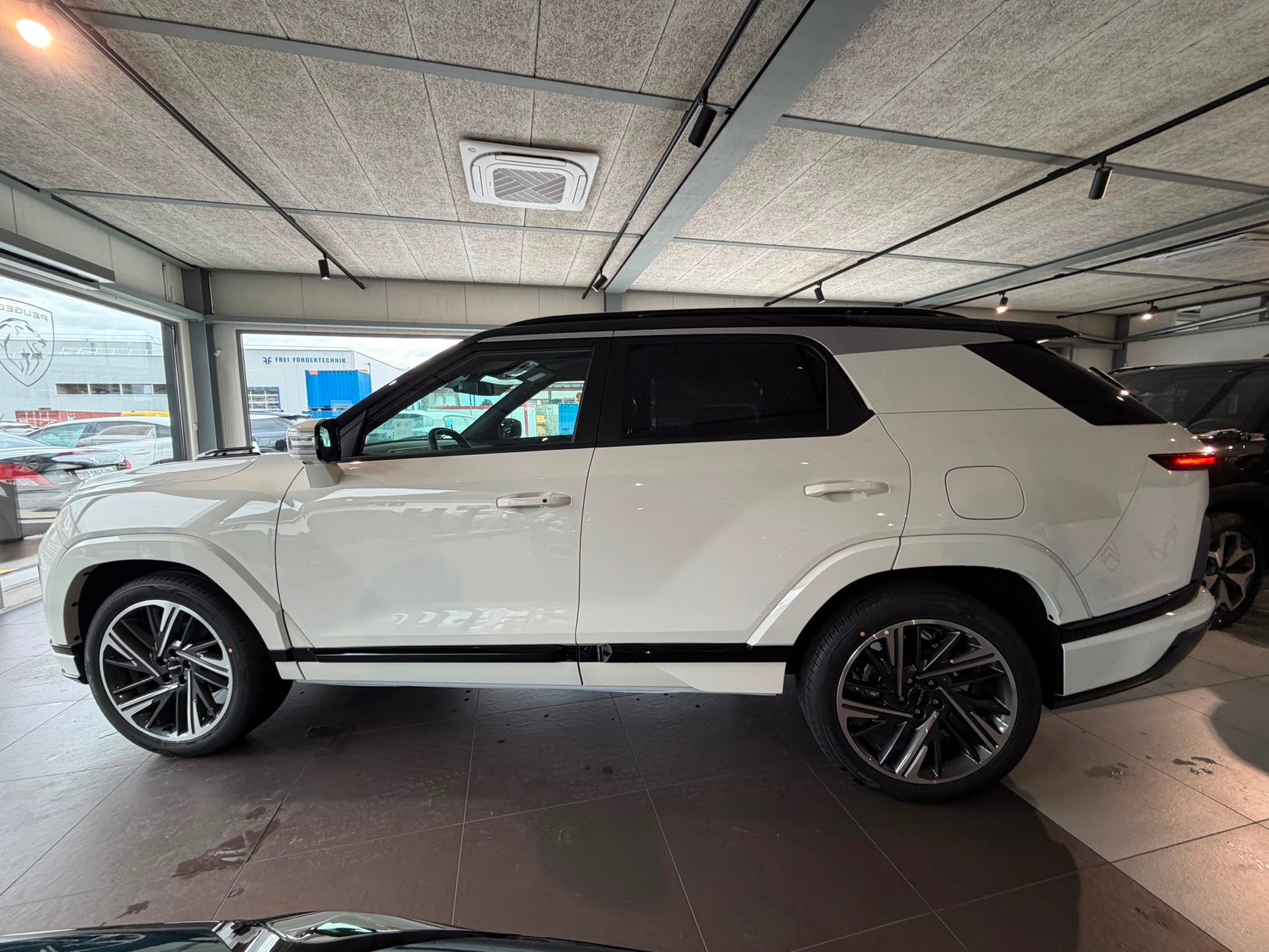 KGM-SsangYong Actyon 1.5 T GDI Hybrid Titanium Automat-showroom-element-1