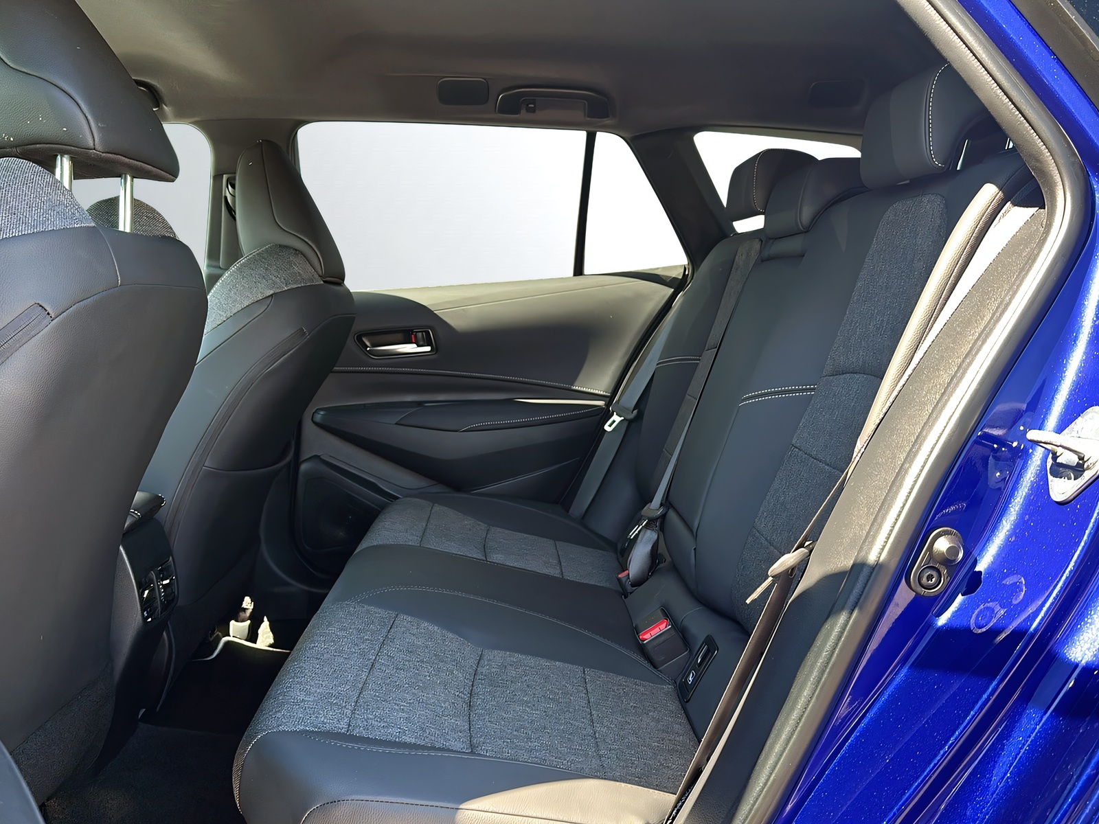 TOYOTA Corolla Touring Sports 2.0 HSD Trend e-CVT-image-9