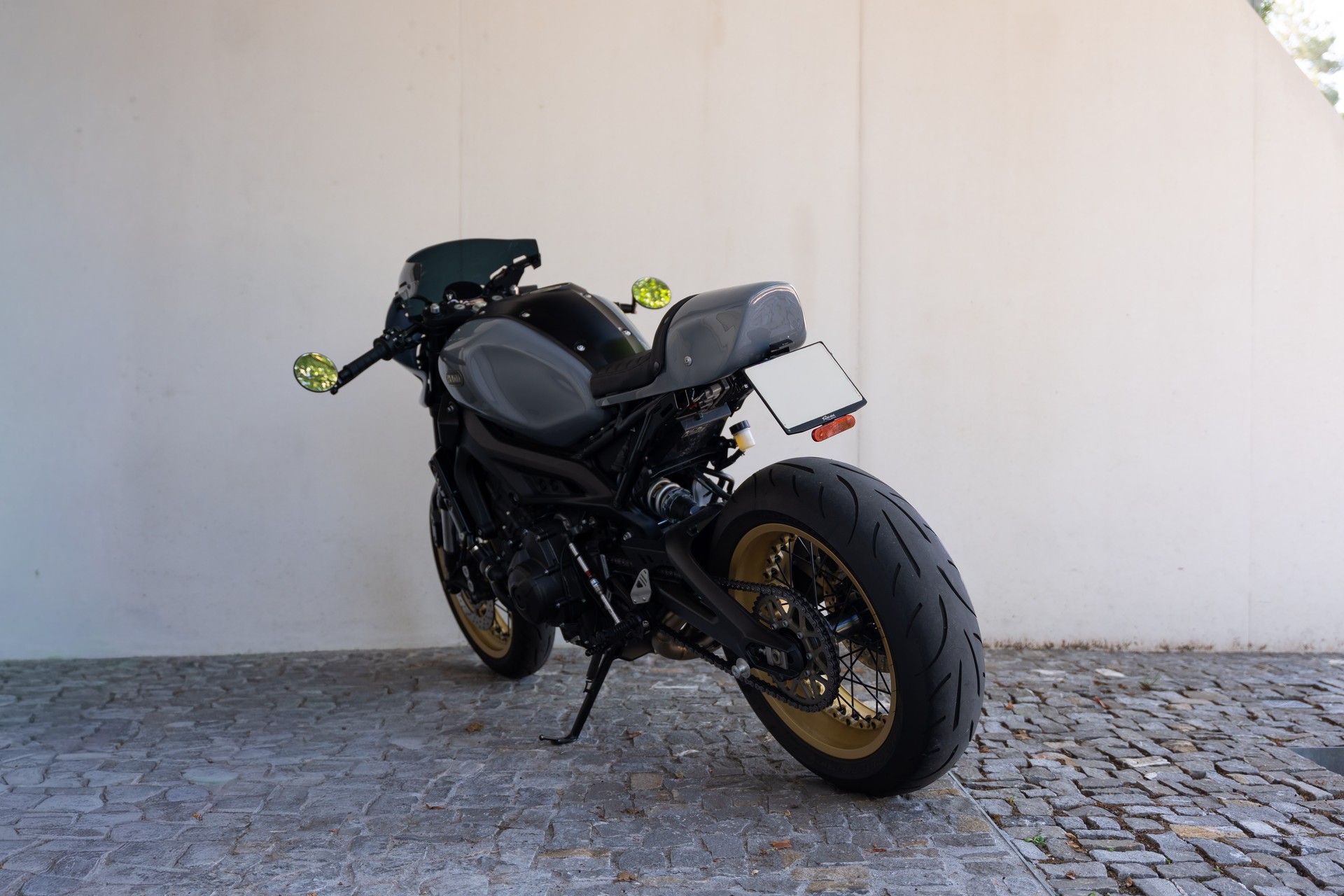 YAMAHA XSR 900-image-1