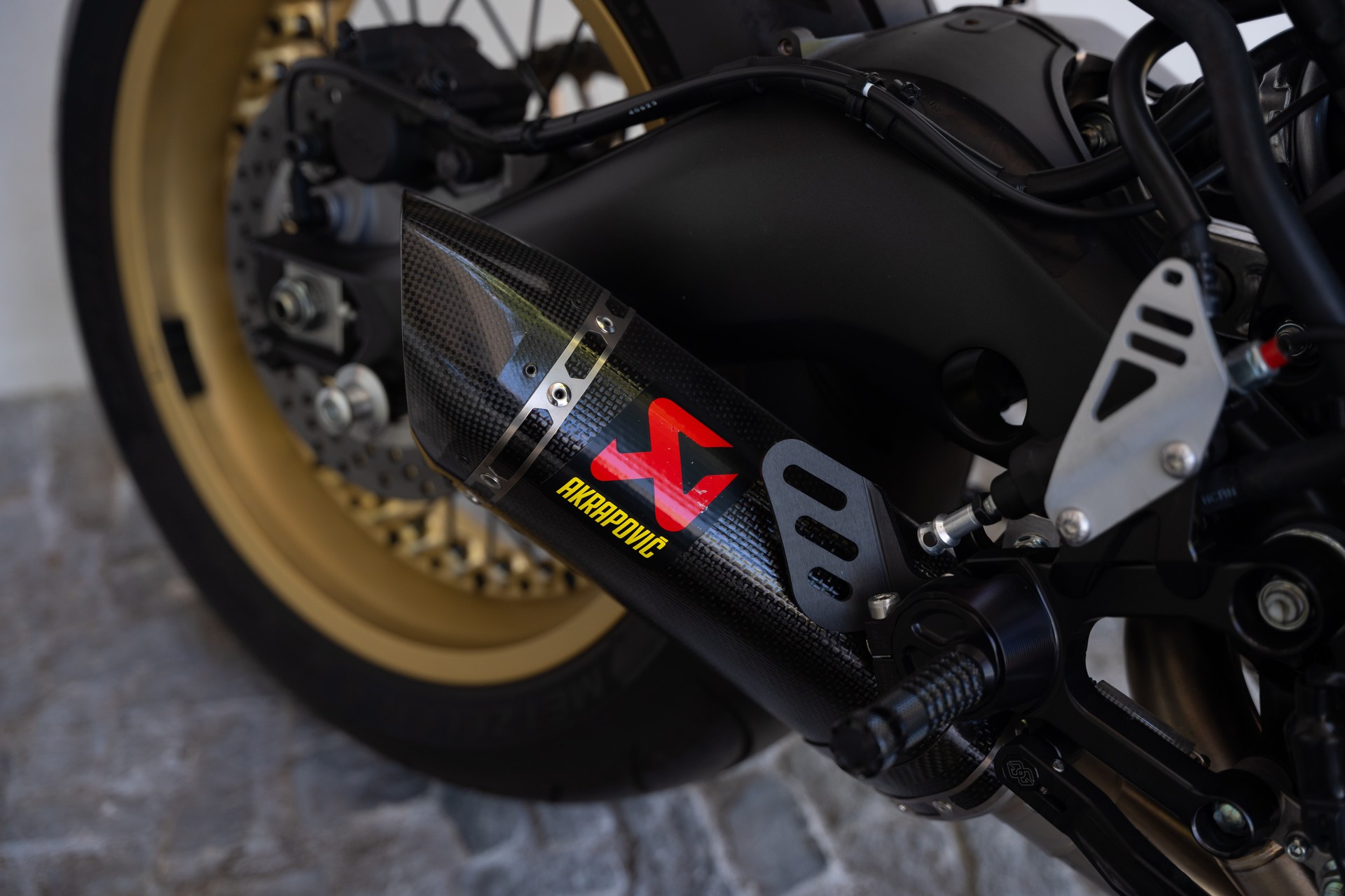 YAMAHA XSR 900-image-4