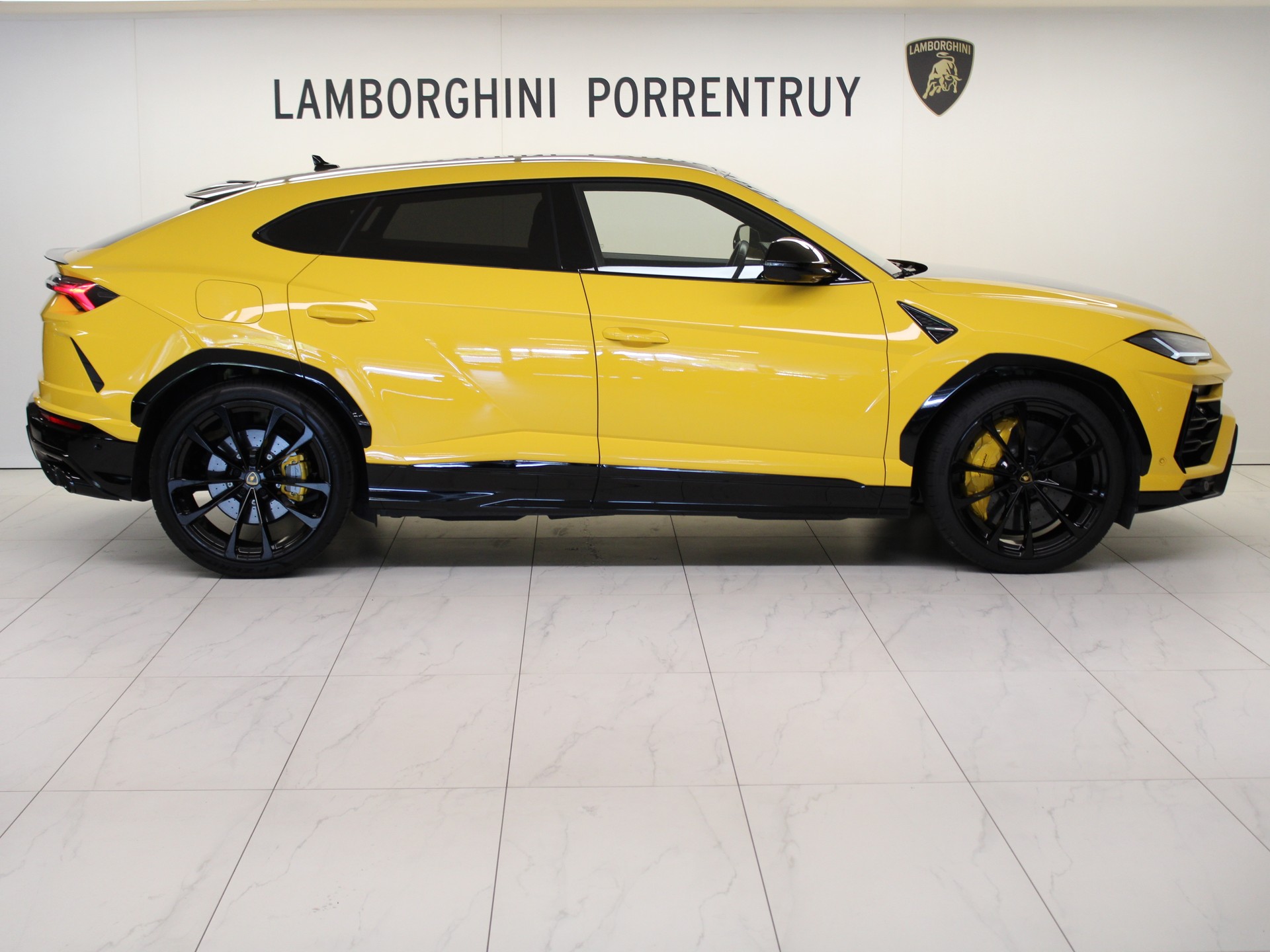 LAMBORGHINI Urus E-Gear-image-1