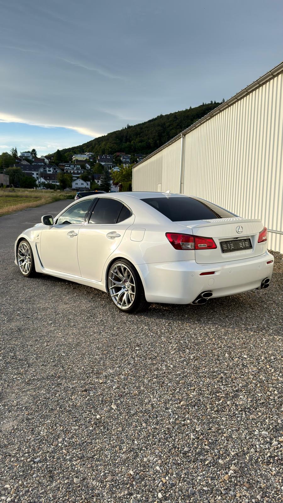 LEXUS ISF-image-3