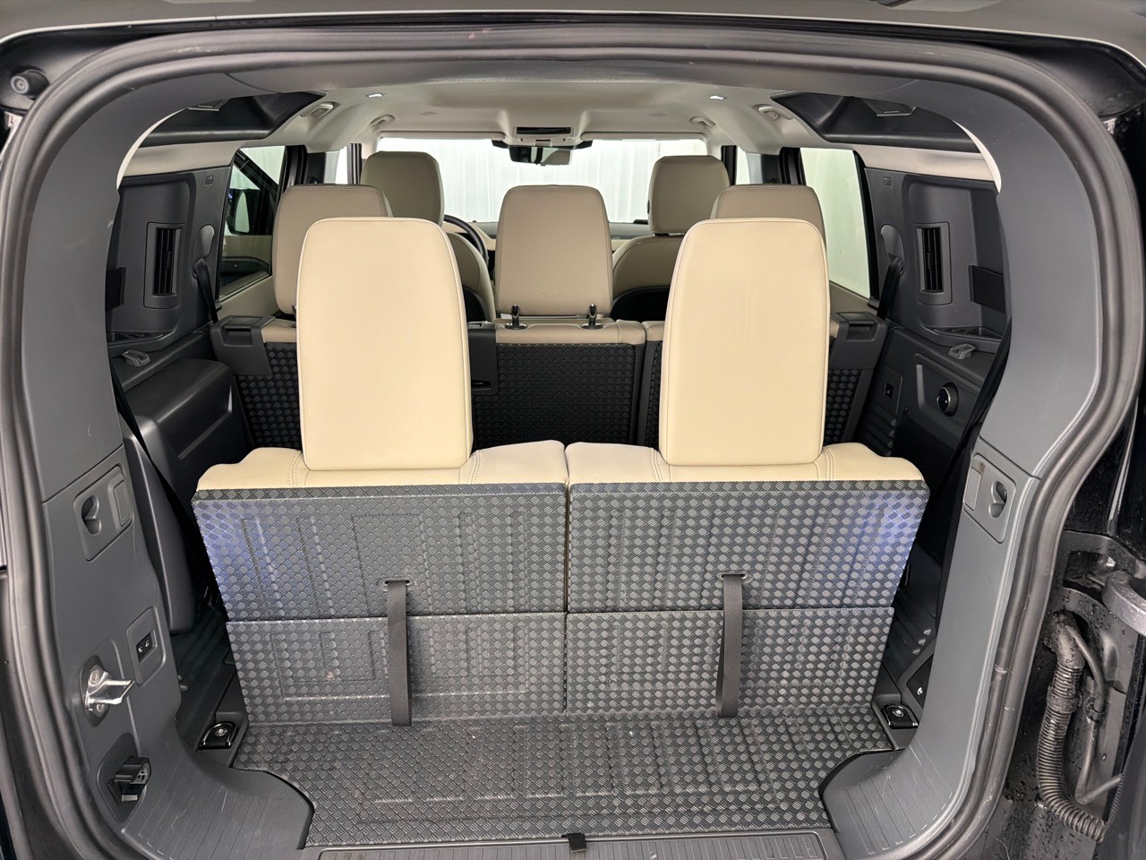 LAND ROVER Defender110 3.0DI6 300 SE-image-9