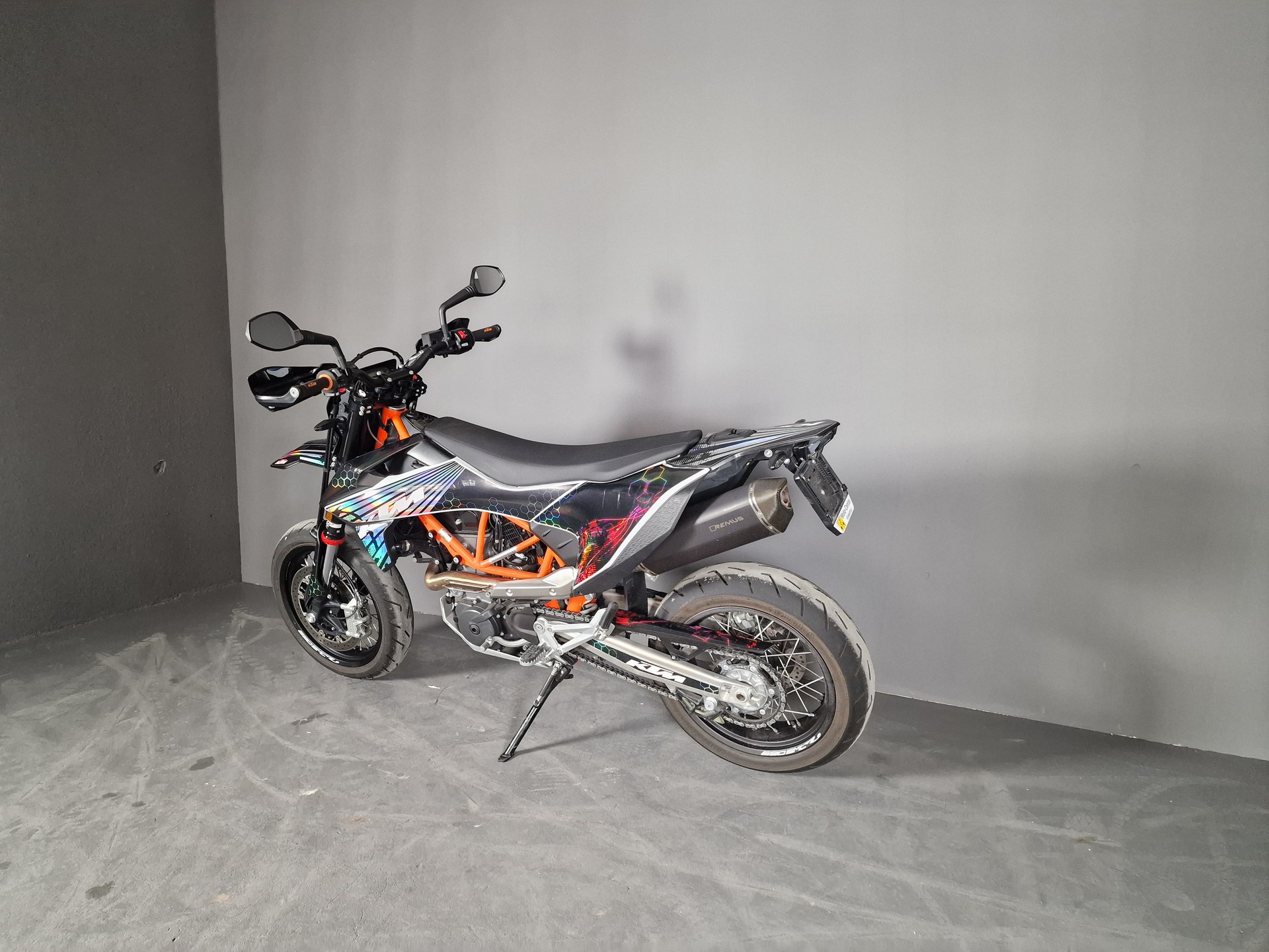 KTM 690 SMC R ABS (35 kW)-image-4
