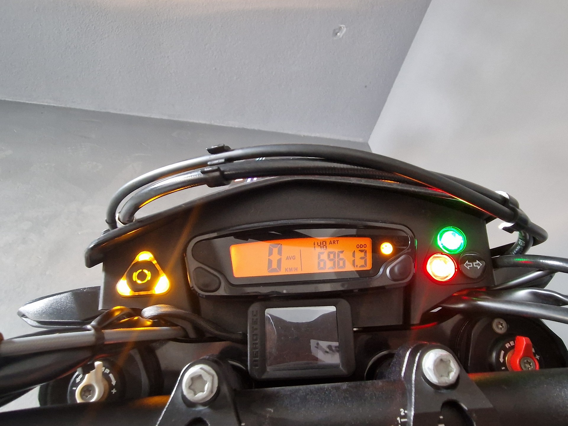 KTM 690 SMC R ABS (35 kW)-image-7
