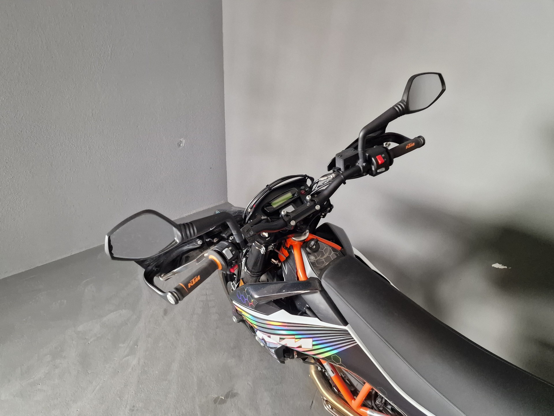 KTM 690 SMC R ABS (35 kW)-image-6