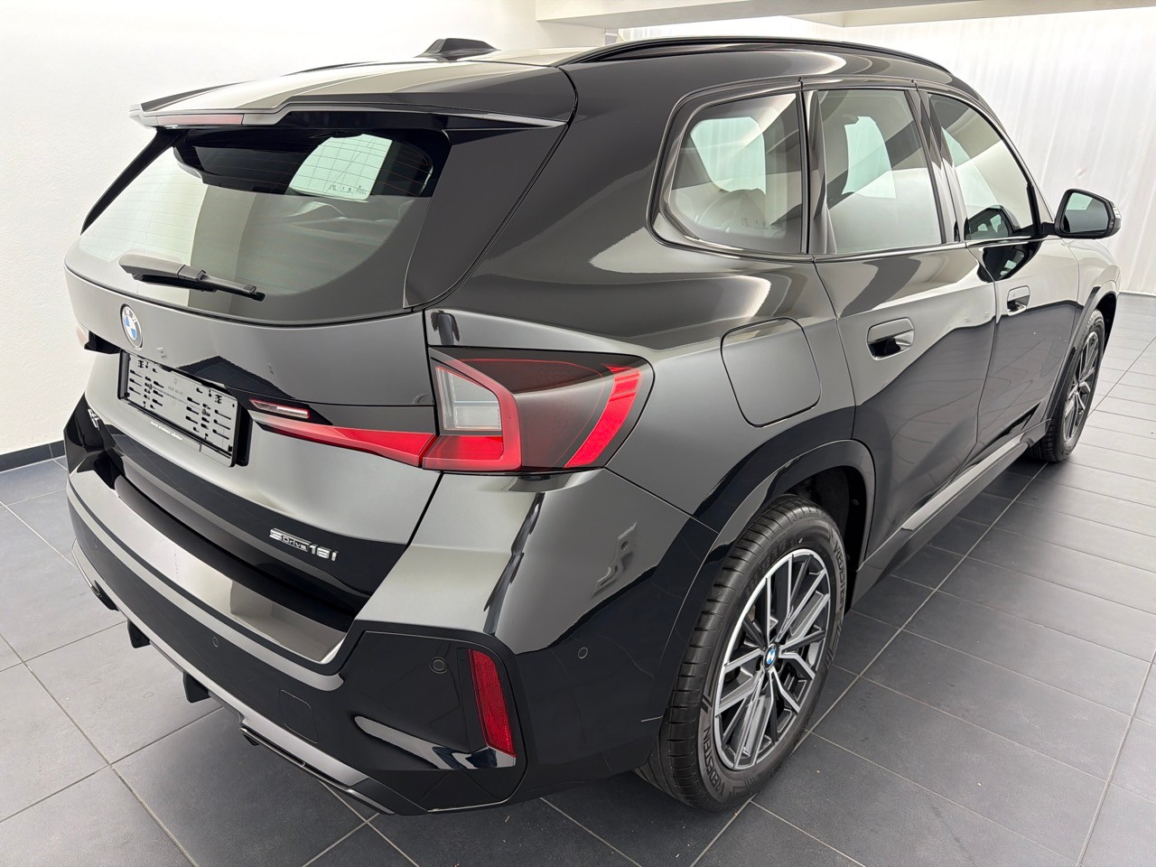 BMW X1 sDrive 18i M Sport-showroom-element-2