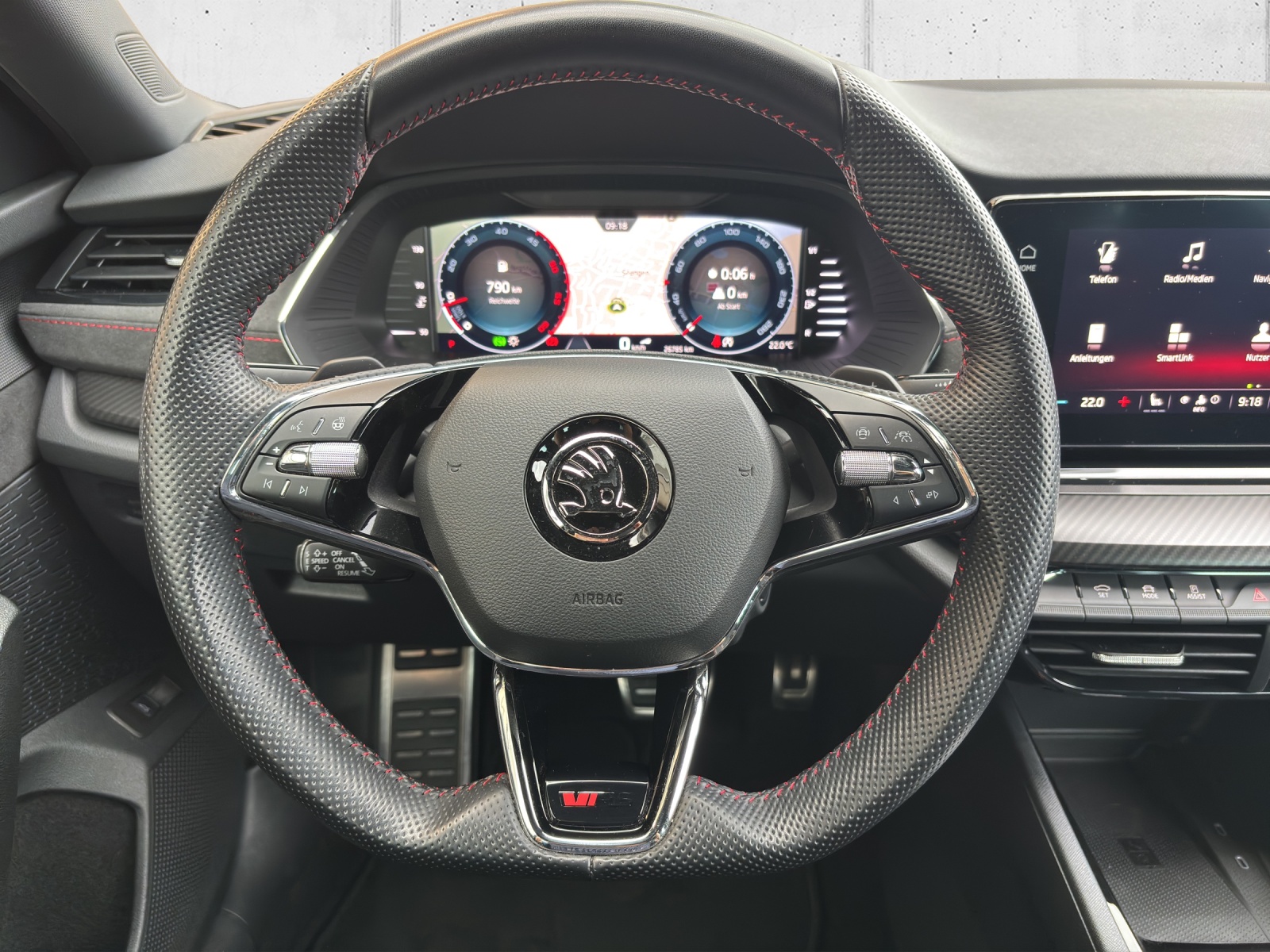 SKODA Octavia Combi 2.0 TDI DSG RS 4x4 mit fortl. Werksgarantie, AHK-Vorbereitung & Rückfahrkamera-image-12
