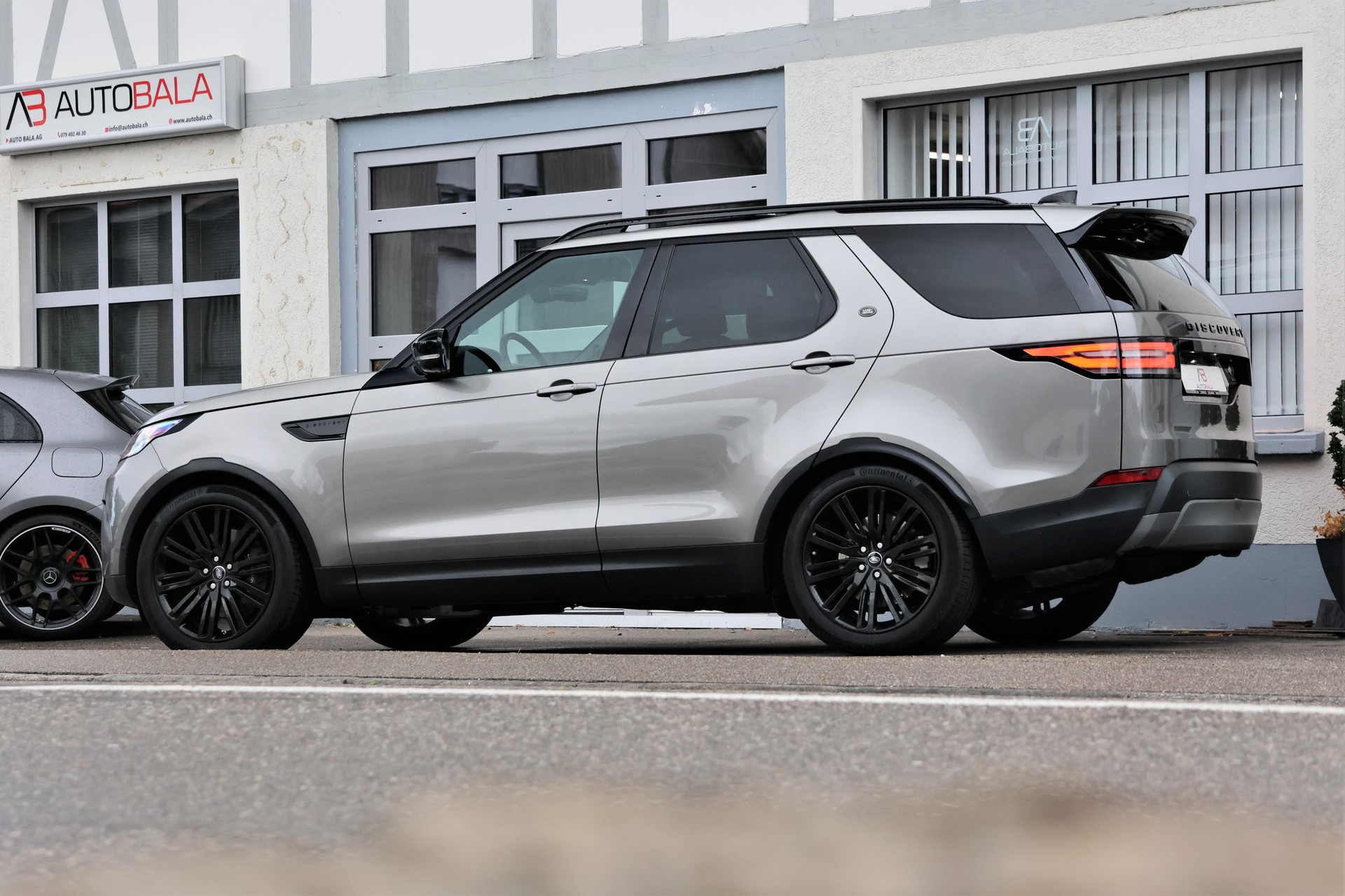 LAND ROVER Discovery 3.0 SDV6 HSE Luxury Automatic (CH) + 3.5T AHK-showroom-element-3
