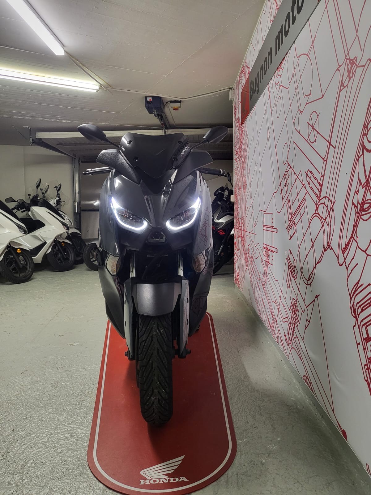 YAMAHA X-Max 300 Tech Max-image-4