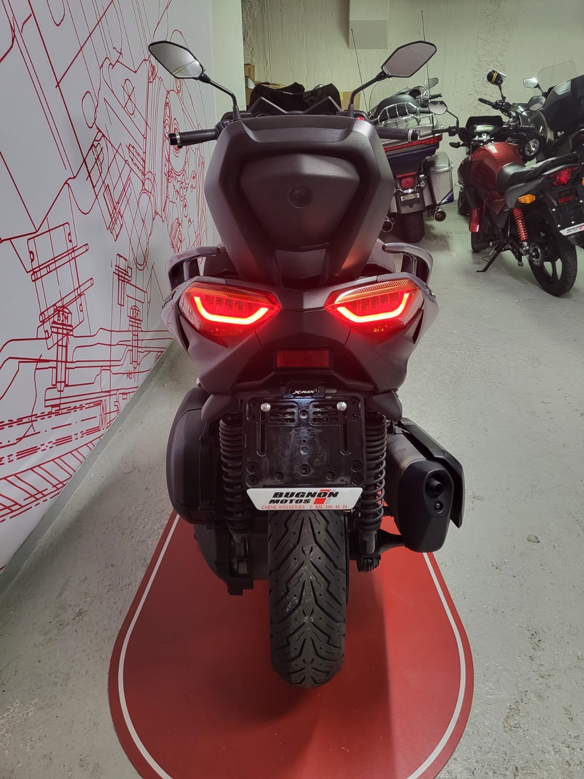 YAMAHA X-Max 300 Tech Max-image-9