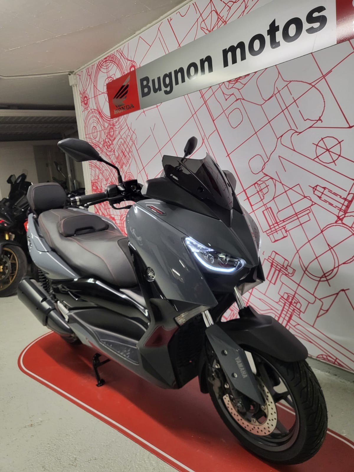 YAMAHA X-Max 300 Tech Max-image-7