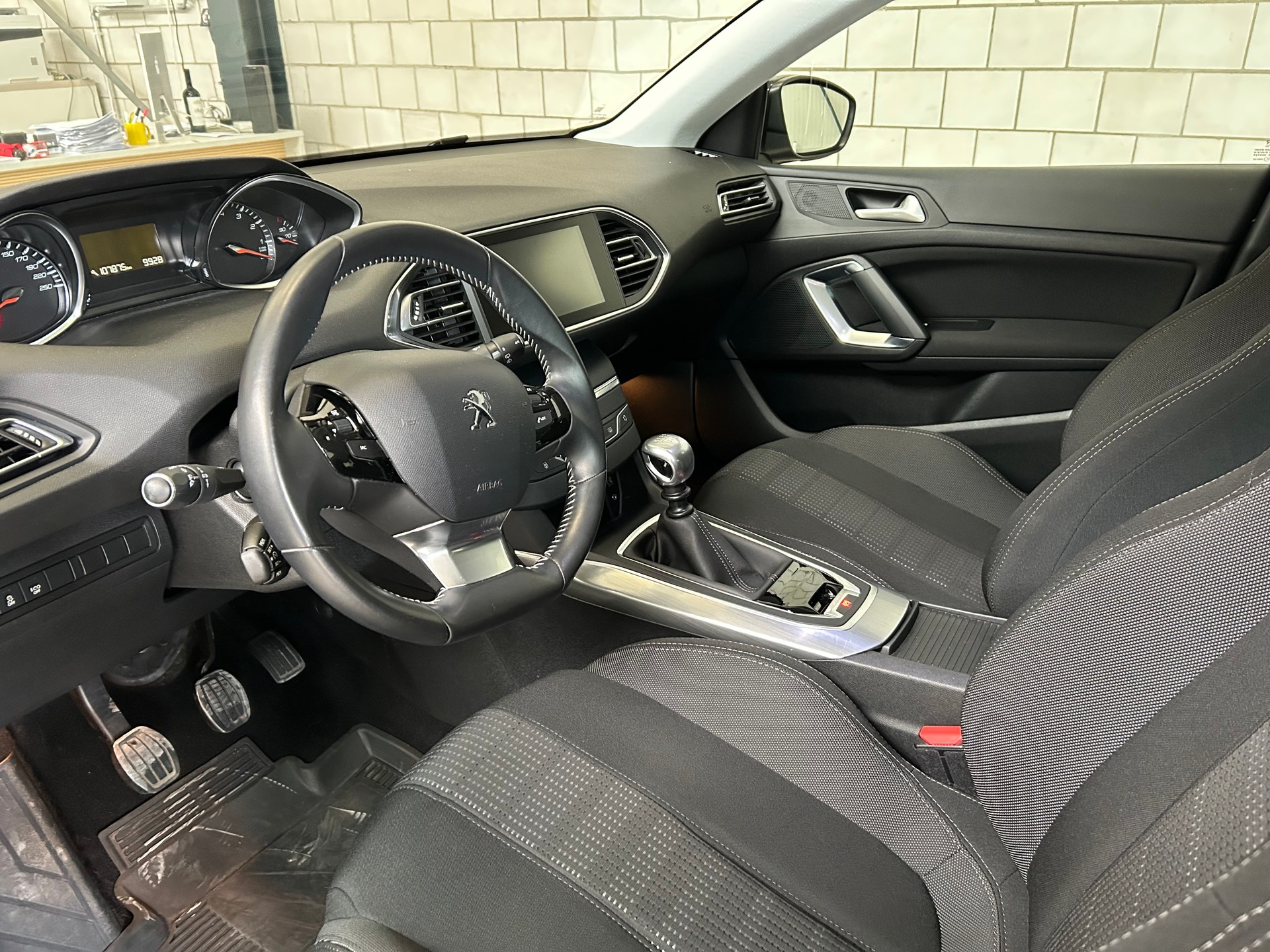 PEUGEOT 308 1.2 THP Allure-image-5