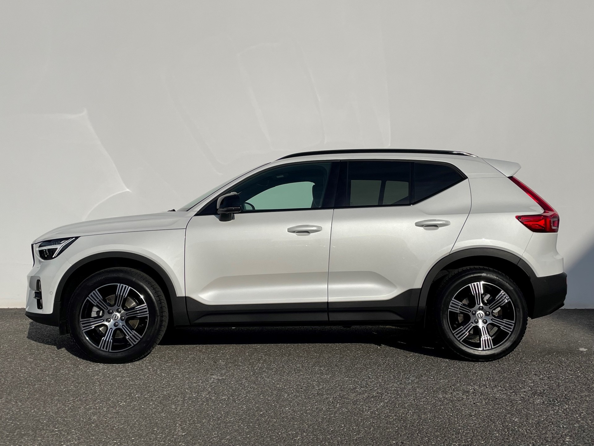 VOLVO XC40 2.0 B5 MH Ultimate Dark AWD-showroom-element-1
