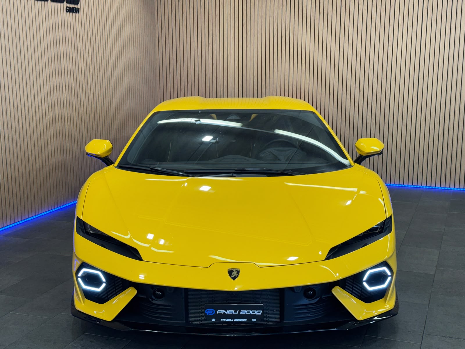 LAMBORGHINI Temerario HPEV *Giallo Auge*-showroom-element-1