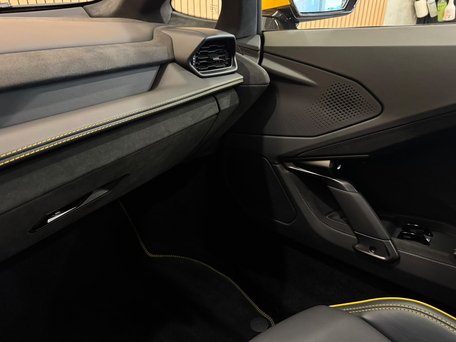 LAMBORGHINI Temerario HPEV *Giallo Auge*-image-13