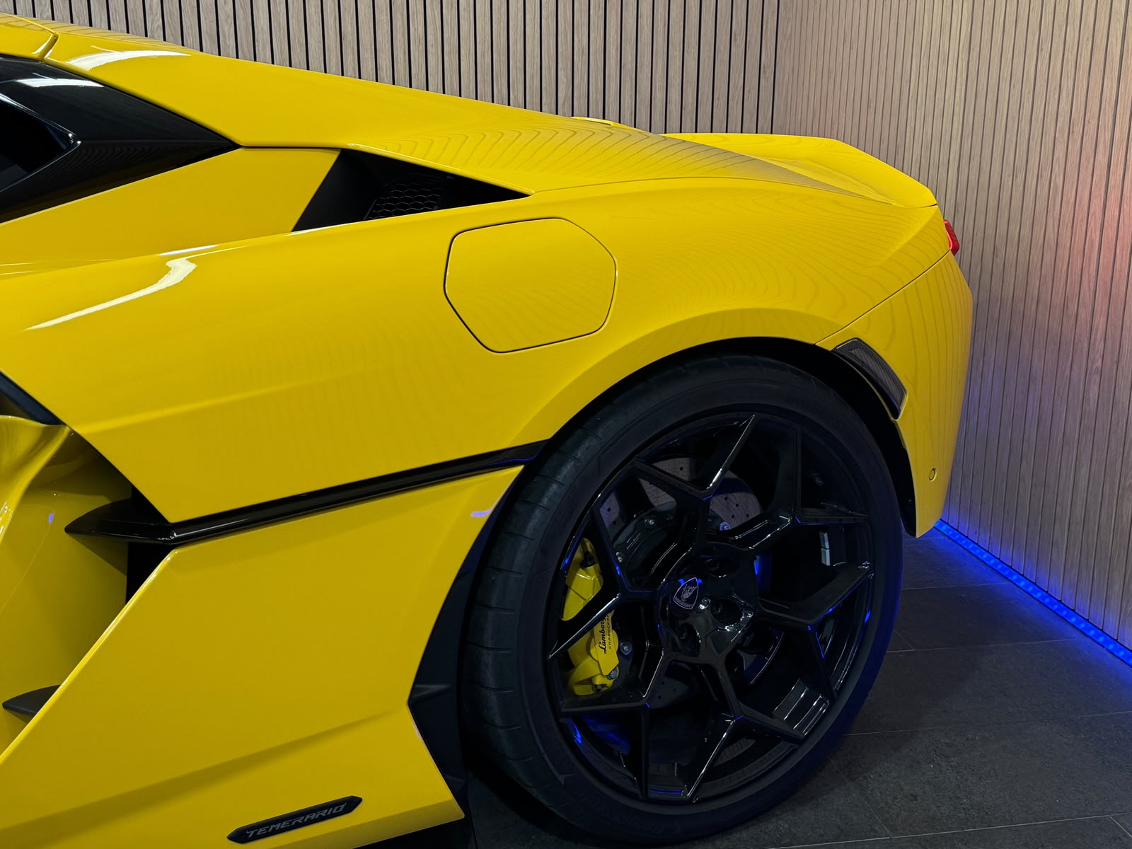 LAMBORGHINI Temerario HPEV *Giallo Auge*-image-5