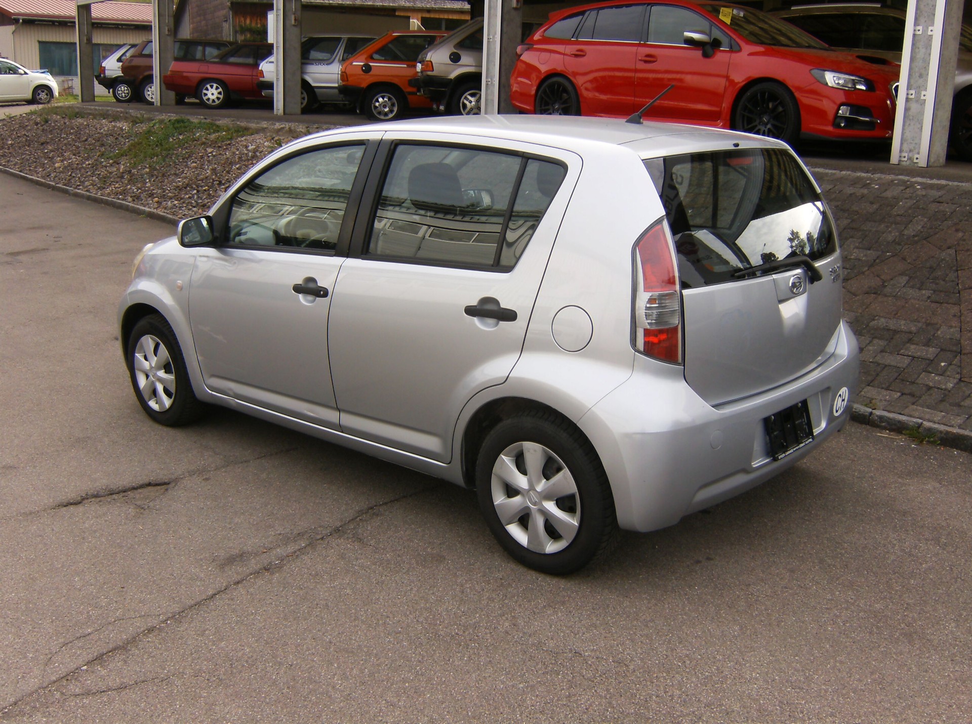 DAIHATSU Sirion 1.3 S Custom 4WD Automatic-showroom-element-2