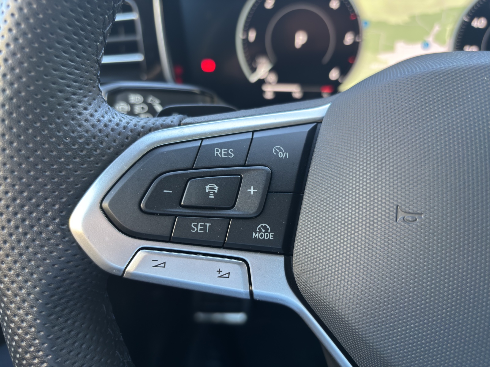 VW New Touareg 3.0 TDI R-Line Tiptronic mit fortl. Werksgarantie, AHK, Panorama-Ausstell-/Schiebedach, Standheizung & Winterräder-image-13