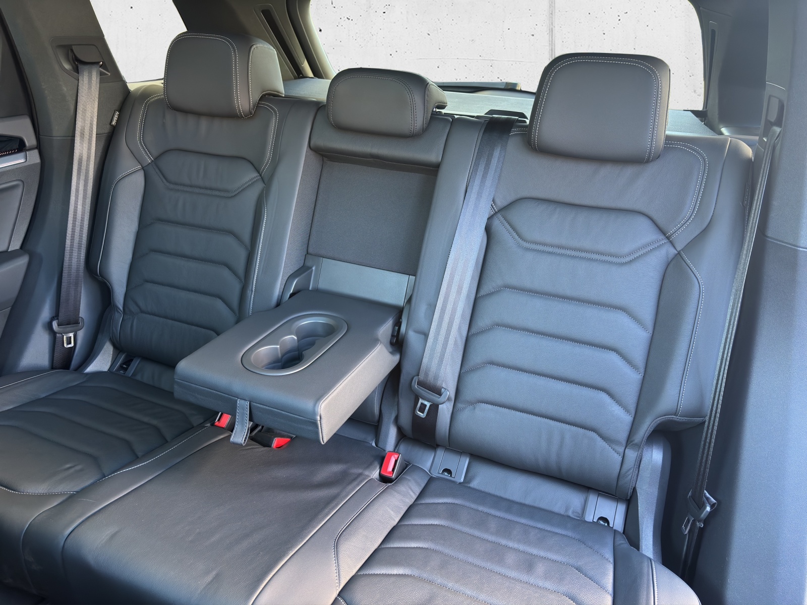 VW New Touareg 3.0 TDI R-Line Tiptronic mit fortl. Werksgarantie, AHK, Panorama-Ausstell-/Schiebedach, Standheizung & Winterräder-image-29