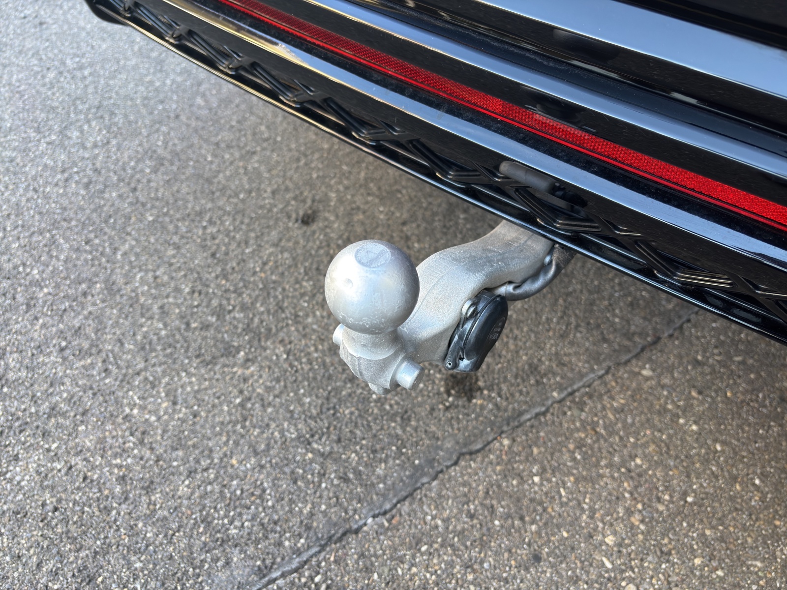 VW New Touareg 3.0 TDI R-Line Tiptronic mit fortl. Werksgarantie, AHK, Panorama-Ausstell-/Schiebedach, Standheizung & Winterräder-image-8