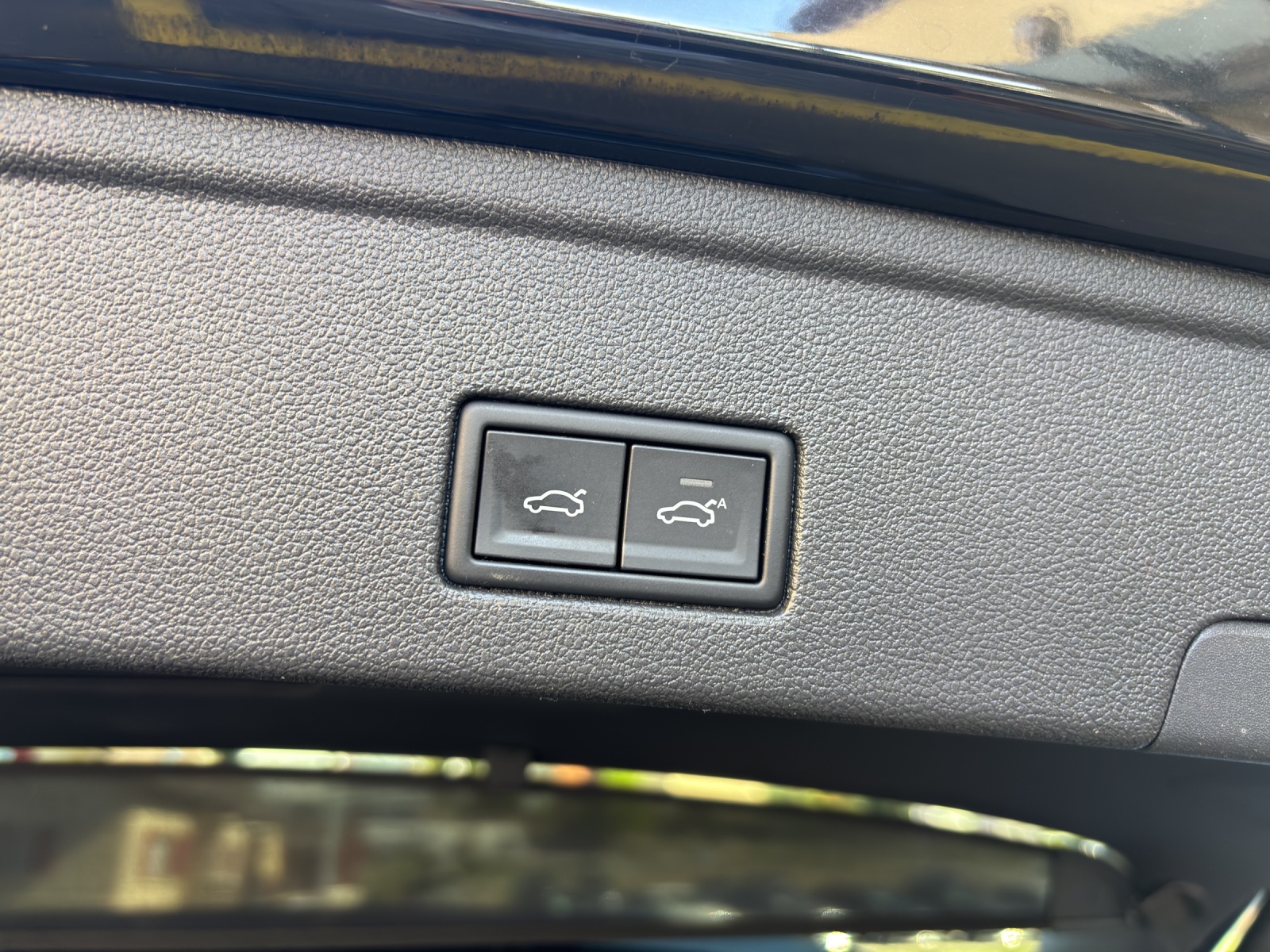 VW New Touareg 3.0 TDI R-Line Tiptronic mit fortl. Werksgarantie, AHK, Panorama-Ausstell-/Schiebedach, Standheizung & Winterräder-image-7