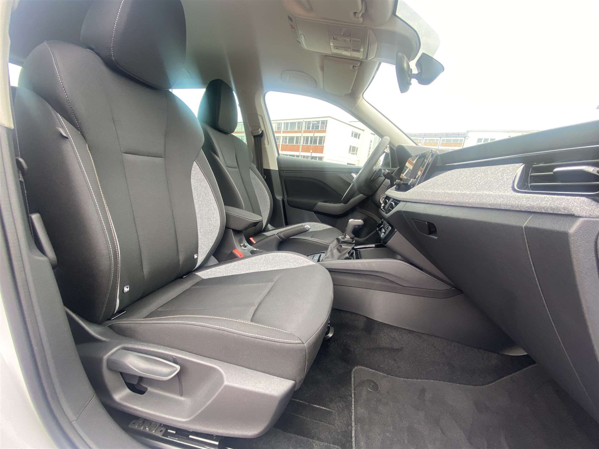 SKODA Kamiq 1.0 TSi Selection Black DSG-Automat-image-8