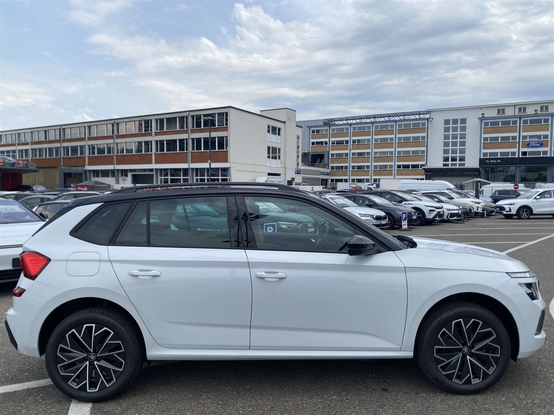 SKODA Kamiq 1.0 TSi Selection Black DSG-Automat-image-14