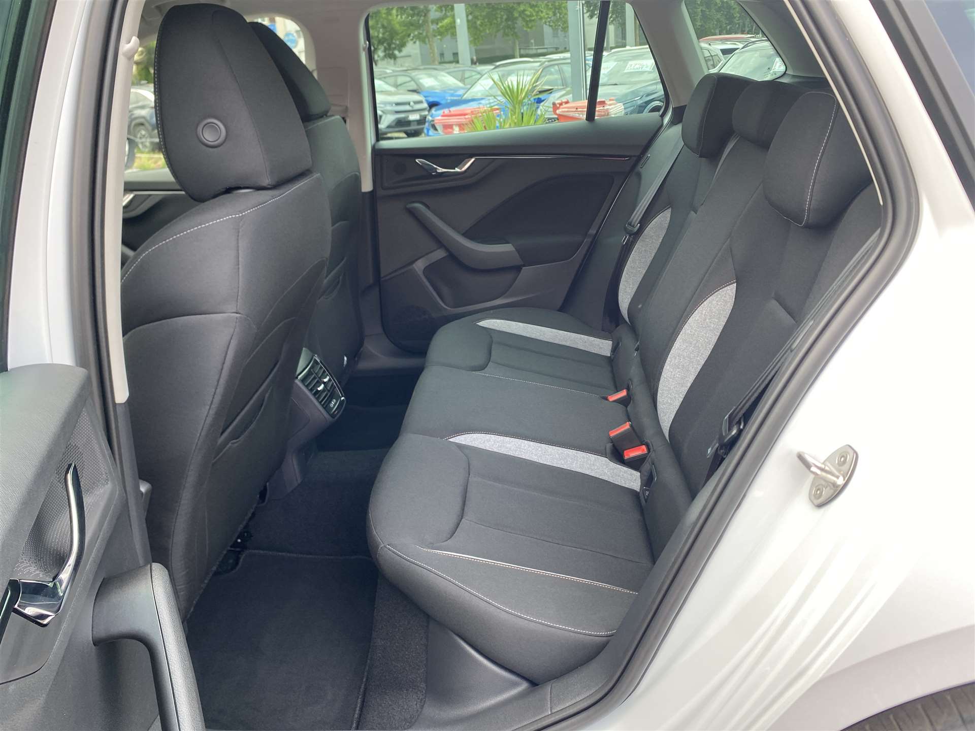 SKODA Kamiq 1.0 TSi Selection Black DSG-Automat-image-10
