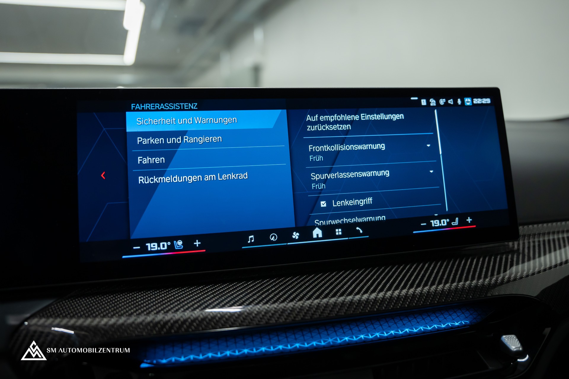 BMW M4 Competition xDrive Coupé / CH / Werksgarantie / Carbon Exterieur & Interieur / Tansanitblau / 360°-image-42