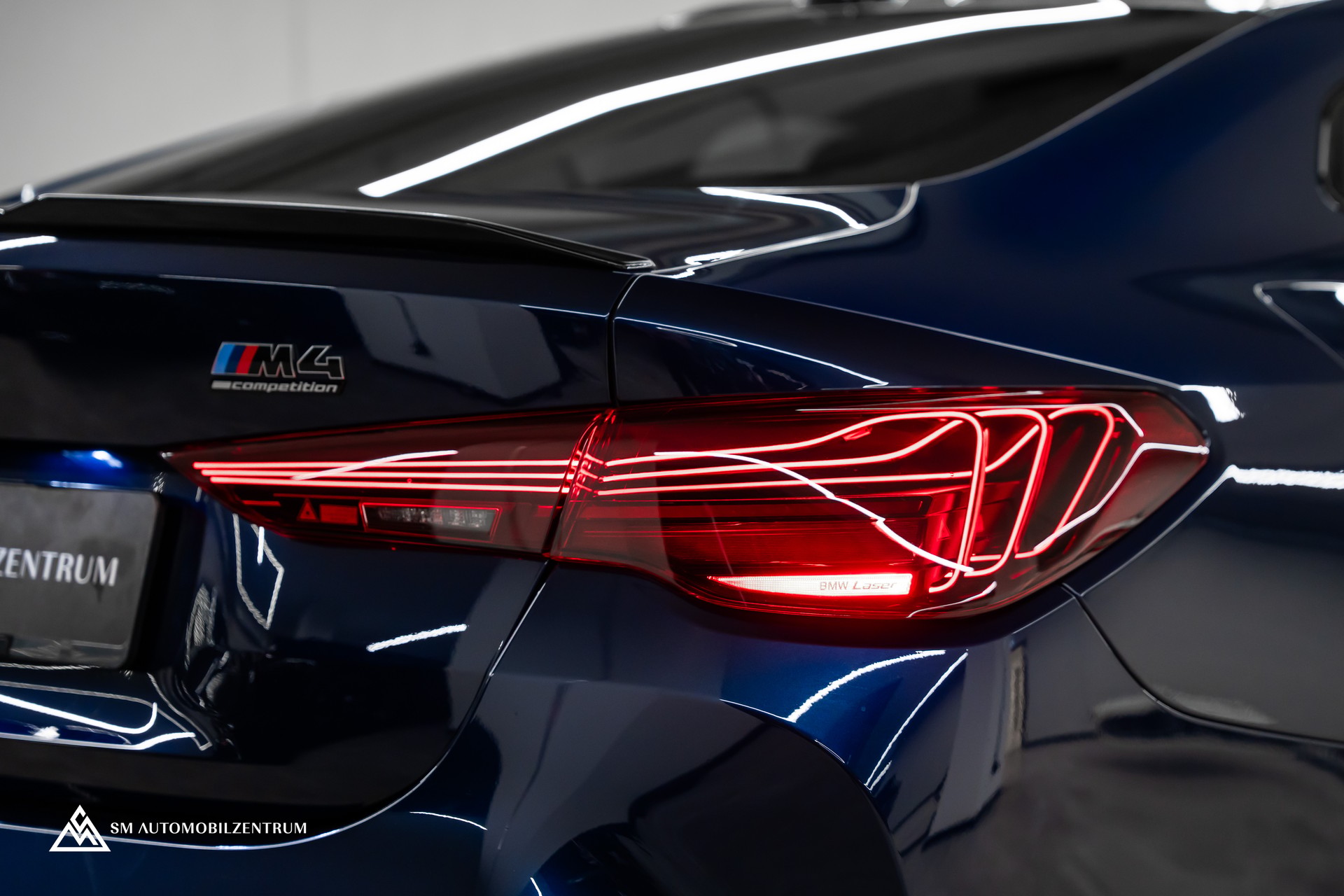 BMW M4 Competition xDrive Coupé / CH / Werksgarantie / Carbon Exterieur & Interieur / Tansanitblau / 360°-image-14