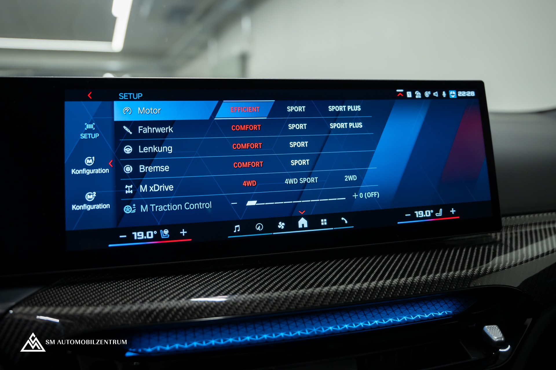 BMW M4 Competition xDrive Coupé / CH / Werksgarantie / Carbon Exterieur & Interieur / Tansanitblau / 360°-image-40