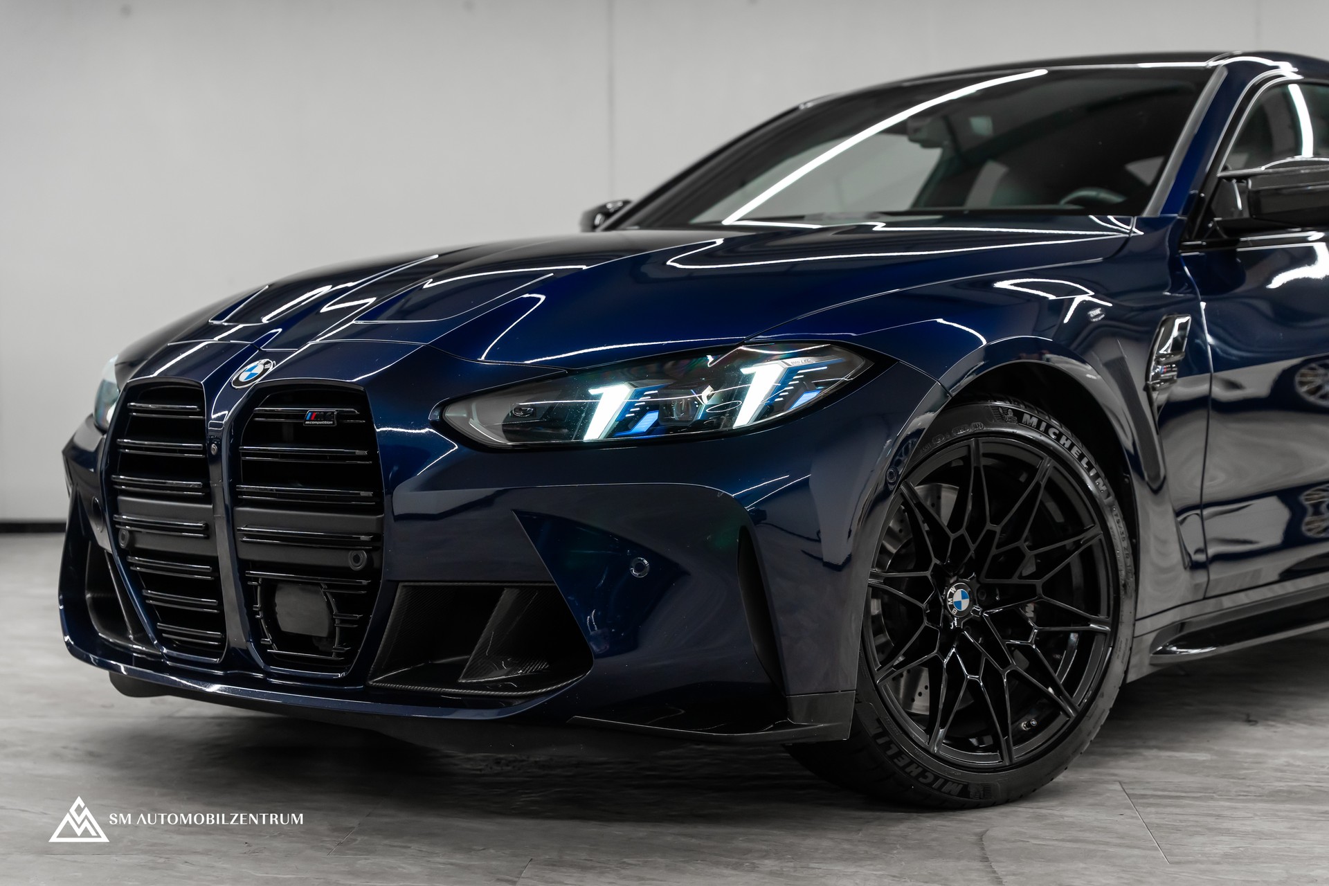 BMW M4 Competition xDrive Coupé / CH / Werksgarantie / Carbon Exterieur & Interieur / Tansanitblau / 360°-showroom-element-3