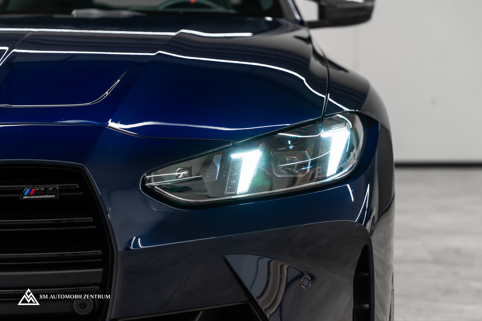 BMW M4 Competition xDrive Coupé / CH / Werksgarantie / Carbon Exterieur & Interieur / Tansanitblau / 360°-showroom-element-2